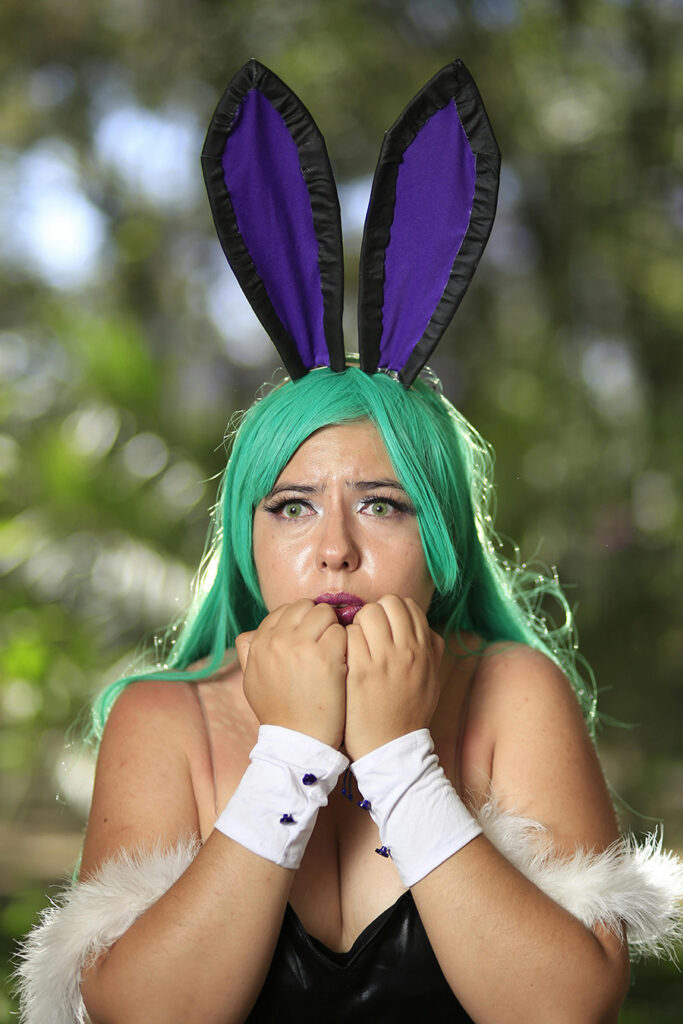 klæd dig evt. ud somen af hugh hefners piger.