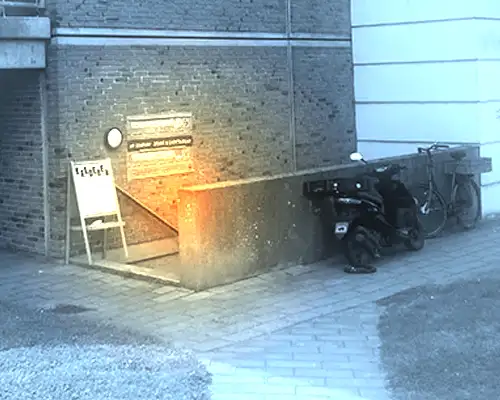 Indgang til kælderen!