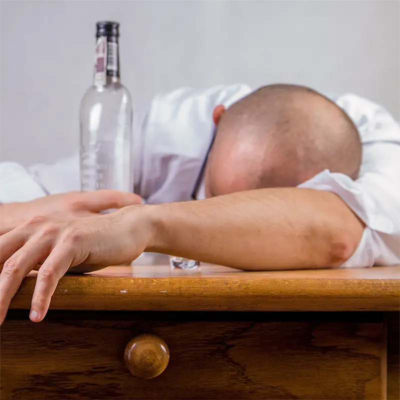 Plej dine tømmermænd dagen efter og glem alt om oprydning! Det sørger vi for!